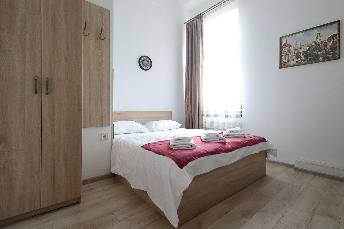 Buk Apartments On Doroshenka 29 Lviv Exterior photo